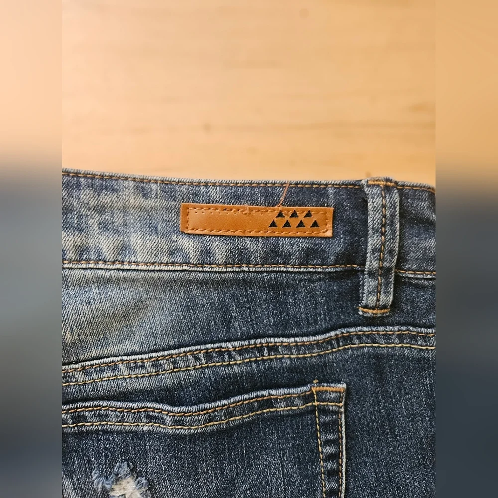 Dollhouse Blue Jeans with Pink Floral Embroidery🌷🌷🌷 - Picture 8 of 9